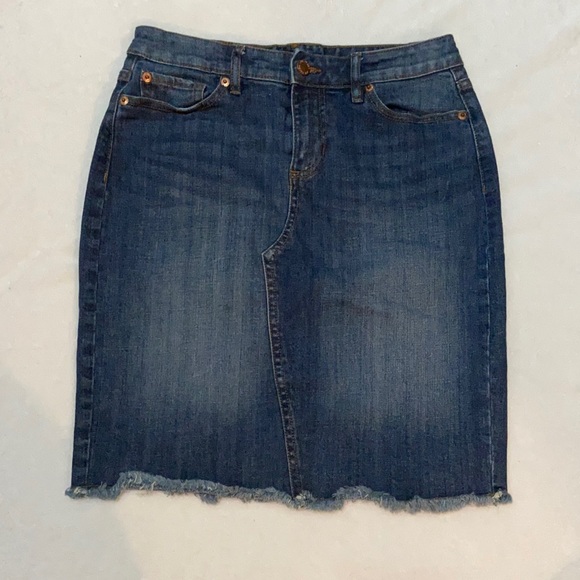 Distressed jean skirt - Picture 1 of 4